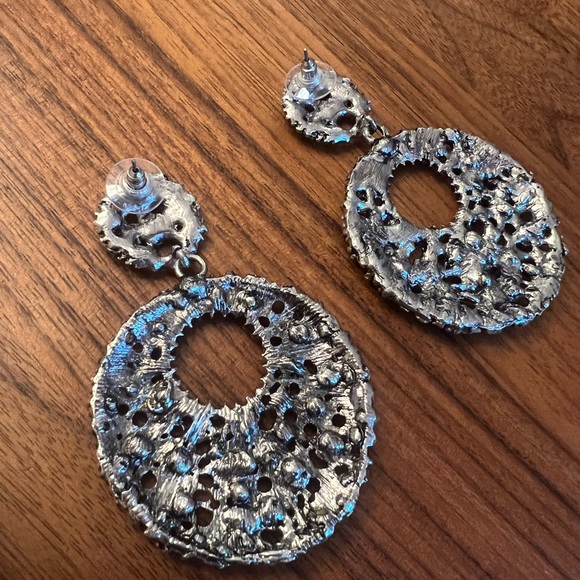 New earrings silver grey sparkly elegant dangling hanging jewelry round - Picture 2 of 4